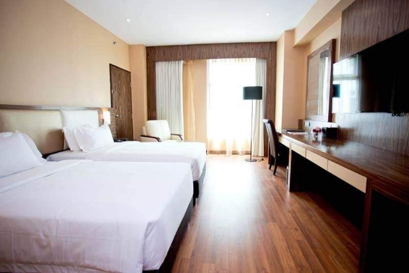 Vouk Hotel Suites, Penang Джорджтаун Экстерьер фото