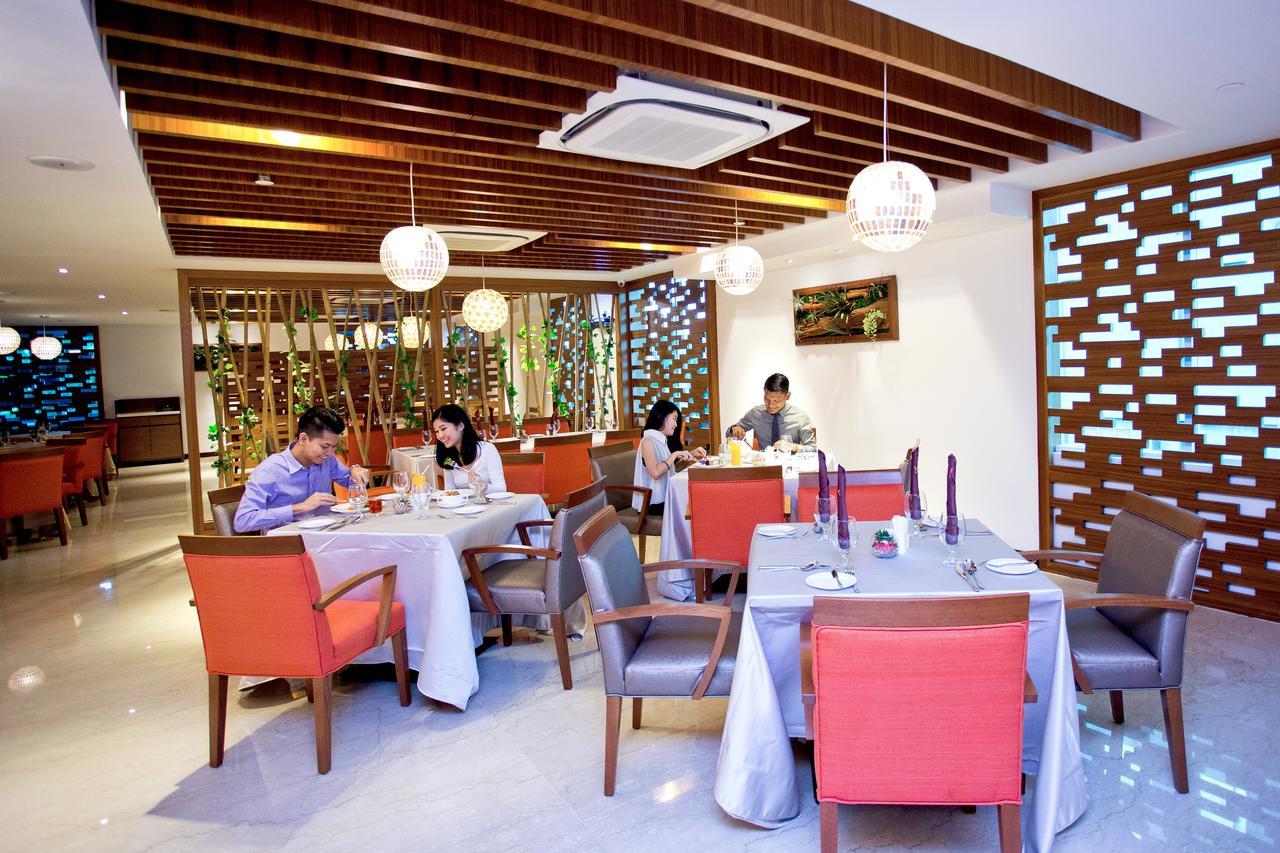 Vouk Hotel Suites, Penang Джорджтаун Экстерьер фото