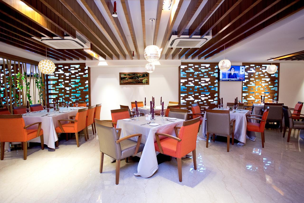 Vouk Hotel Suites, Penang Джорджтаун Экстерьер фото
